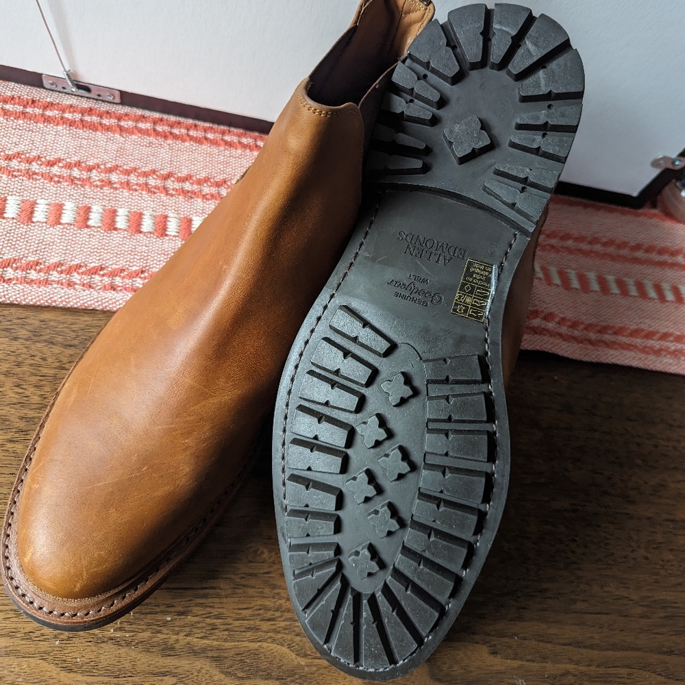 Surrey Chelsea Boots NWOT